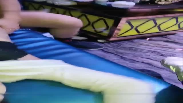 疯狂的零零后《KTV专业户 》点了个外卖让妹子勾引外卖小哥一边唱K一边操逼 - 5XSQ.COM
