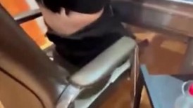 绿帽老公带着漂亮老婆去打麻将输光光就用肉体来偿还陪几个牌友玩4P