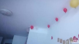 探访按摩店 从按摩店约两个熟女技师出来啪啪，阿姨挺小心让上楼去声音小一点