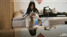 巨乳美眉 我的逼眼不一样软一点进不去 你不硬咋怼 身材高挑奶子极品 哥们鸡鸡有点不争气老趴窝 最后扶腰后入猛怼冲刺