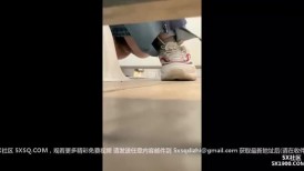 大神潜入大学女厕全景偷拍多位漂亮学妹 各种极品美鲍鱼/大神潜入大学女厕全景偷拍多位漂亮学妹❤️各种极品美鲍鱼01