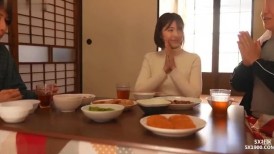[无码破解]FNS-036 <我们留在乡下吧！>外景拍摄期间发生的一件悲伤的事情。三名男子被锁在一起，在一家私人住宿设施内发生性关系。舞翼