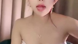 ⚫️最新流出，笑容甜美，高端精致女神【18岁昆明女模】大尺度福利，道具狠狠自慰，高潮喷水，玩的很开_ (1)