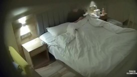 大学城附近酒店摄像头偷拍 端午不回家的学生情侣样子清纯的反差婊眼镜学妹穿着情趣内衣丁字裤和男友做爱