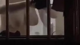猎奇 对面的少妇洗澡不拉窗帘，雪白的大奶子摇摇晃晃，看着如此巨乳好想吃上一吃呀