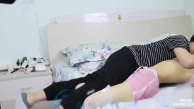 《宇宙兄妹乱伦》 高三妹妹破处流血内射❤️处女妹妹偷看A片