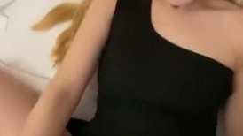 【极品泄密】，这个颜值是真的高，被男友留出的性爱视频，完美露脸，生活照床上对比反差明显！