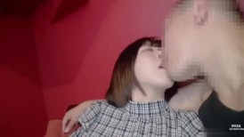 FC2 4731085 [直到今天！ 【初回限定贩售 3980pt → 980pt】传说中的白皙苗条美人回归，与20岁人气按摩妹K歌约会，为庆祝变身人肉马桶连续两次中出。【无码/中出】