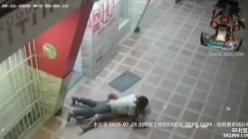 真实的印度强奸，摄像头下，深夜街道上女人被男子无情强奸，女人激烈反抗失败，被无情猛艹~1