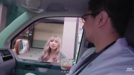 FC2 4730822 8月7日前半价！【无码】<按摩胸部就能缓解胸痛！>巨乳美少女被诱惑在镜头前射精。