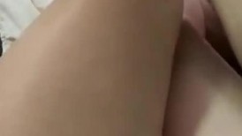 饭后沙发上躺着看电视，让他帮我按小腿给按出反应了哈哈3