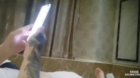 探访按摩店 勾搭女技师教学版，甜美温柔性格开朗，直接勾搭去酒店激情啪啪啪