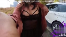 最新流出，硬核户外真实勾引骚女【5XSQ】33G付费14，路边自摸诱惑环卫工人-【户外露出】穿着情趣内衣，骑自行车上路
