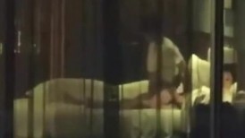 吃瓜 五星级酒店偷拍情侣做爱 长腿美女被按在窗前大力抽插 男友手机记录性爱视频 怎知对面楼瓜友也在记录