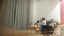 两位大叔带着自己的娇妻酒店玩换妻❤️洗完澡换上黑丝淫乱4P开演