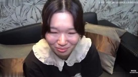 FC2 4740949 浓密的大阴蒂！大量中出保证让你怀孕♡ 有限的处女经验♪ 大学一年级生明日香酱用生肉棒不停地射精♡