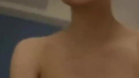 某美术学院母狗校花范琳琳 分手后自拍被前男友流出呜呜4