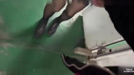 美女老赖欠钱不还还把我微信拉黑被我堵在她家地下停车场没钱还债让她肉偿抵利息