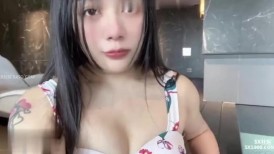 湾湾小少妇 [5XSQ] 身材丰满 鲍鱼肥美 泳池碰到小帅哥带回房间 被无套狂操 最后颜射一脸非常满足