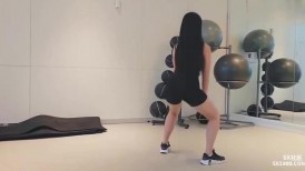 (5XSQ) 健身房搭訕蜜桃臀白皙嫩妹