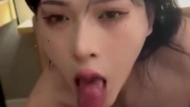漂亮小母狗背着男友给主人深喉吃鸡还吞了精液