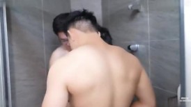FC2 4748662 [两周50%折扣！] [首发] 一位可爱的巨乳美女在3P中疯狂！她被两根巨大的阴茎猛干，并在浓密的群射中达到高潮！